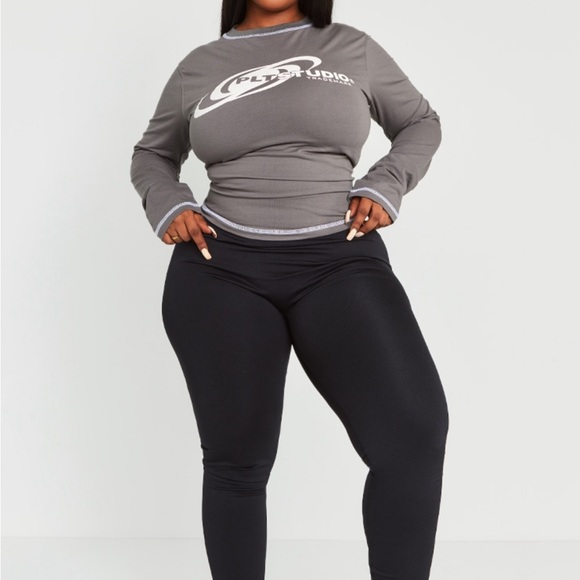 PRETTYLITTLETHING Plus Charcoal Washed
Studio Print Longsleeve T Shirt - Picture 4 of 5